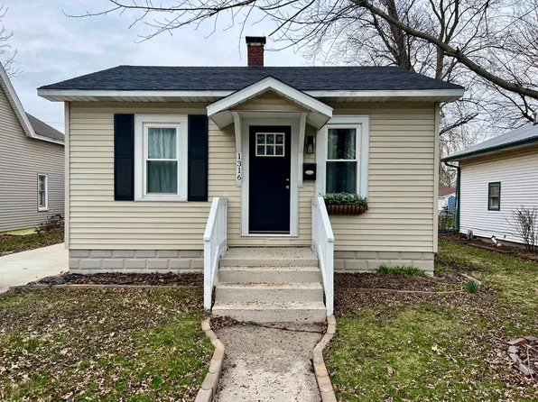1316 Moultrie Ave, Mattoon, IL 61938