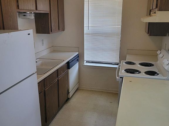 2nd image of 407 Summer Ct APT B