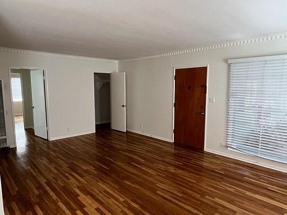 3rd image of 3165 S Barrington Ave #C
