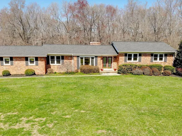 4035 Ravine Dr, White Plains, MD 20695