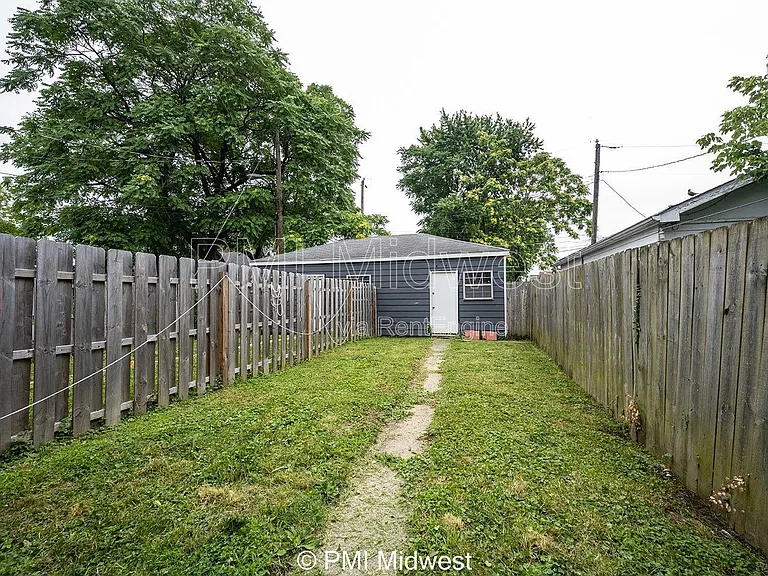 1439 S East St — Photo 28