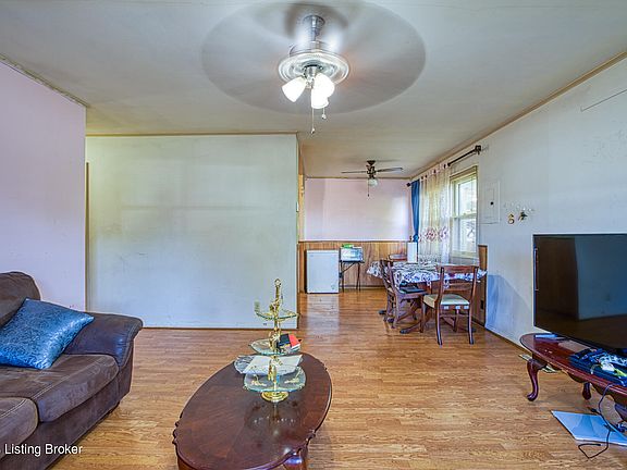 3rd image of 2125 Peabody Ln