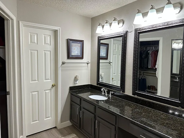3114 Sleepy Hollow Dr — Photo 6