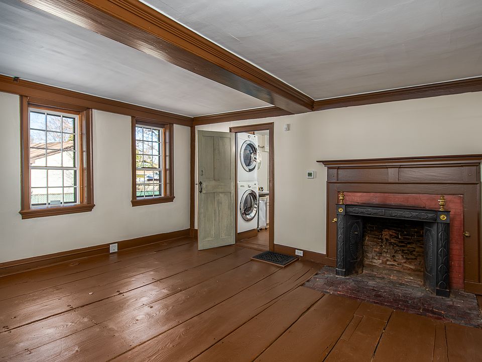 1st image of 432 Massasoit Ave