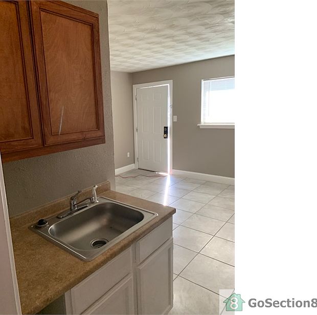 1st image of 925 Sunset Ave #108