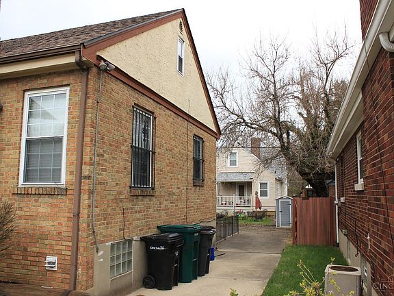 2nd image of 1740 Garden Ln