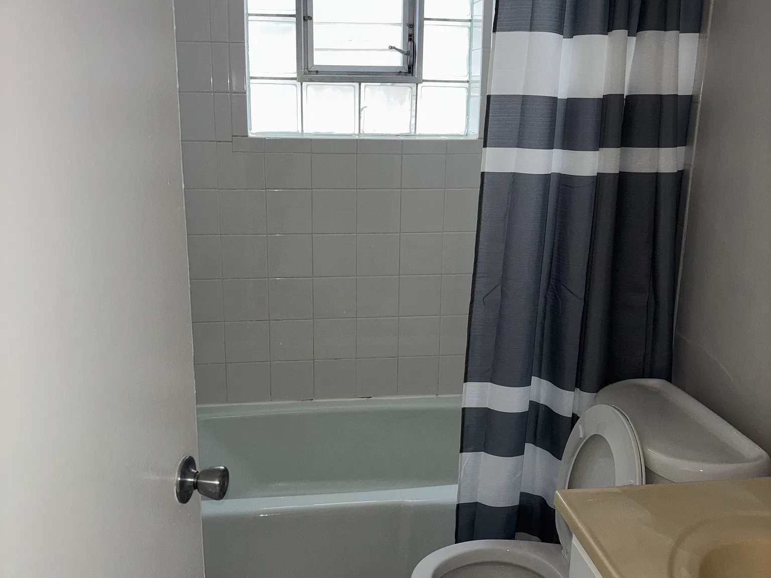 2 bed, 900 sqft, $1,595 — Photo 3