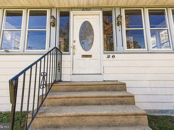 4th image of 20 Lawrence Ave