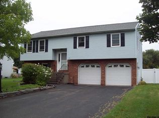 26 Meadowbrook Rd, Watervliet, NY 12189