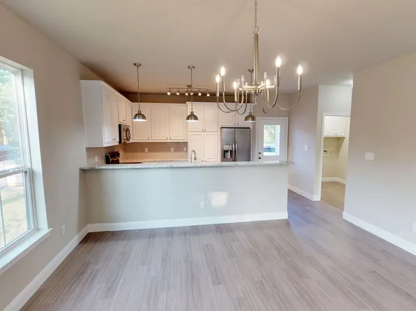 1003 Ave. A - Lease by the room - 3 bedroom/3.5 bath - Walking distance to University of North Texas