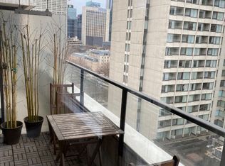 111 Elizabeth St #1716, Toronto, ON M5G 1P7