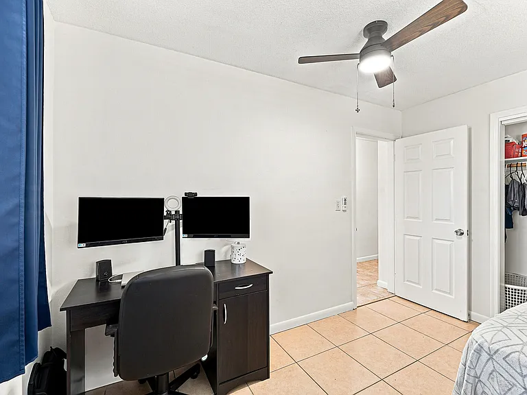 2908 NW 48th St — Photo 15