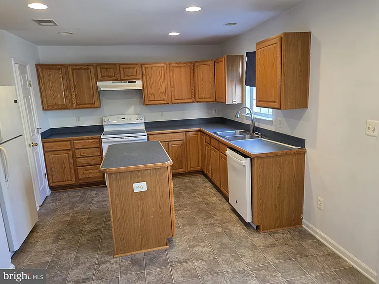404 Pendleton Ln — Photo 7