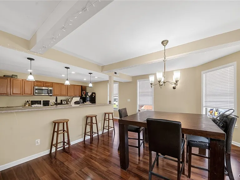 447 E Washington St — Photo 10