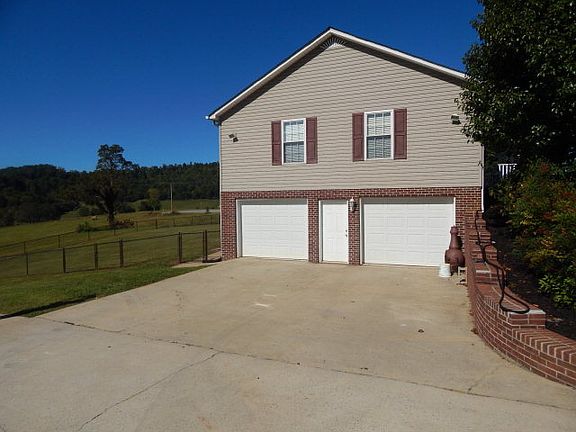 5th image of 650 Imperial Dr