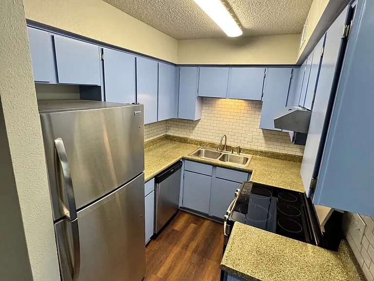 Stainless steel appliance packages available in select units.