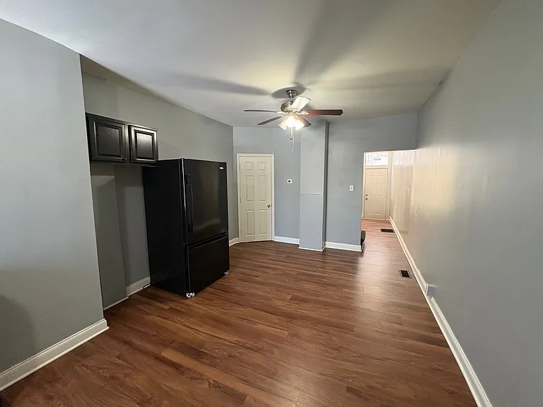 1521 Barclay St — Photo 3