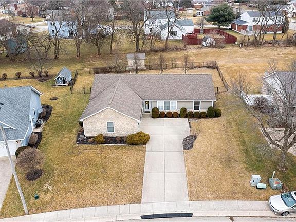 3rd image of 1911 Harris Ln