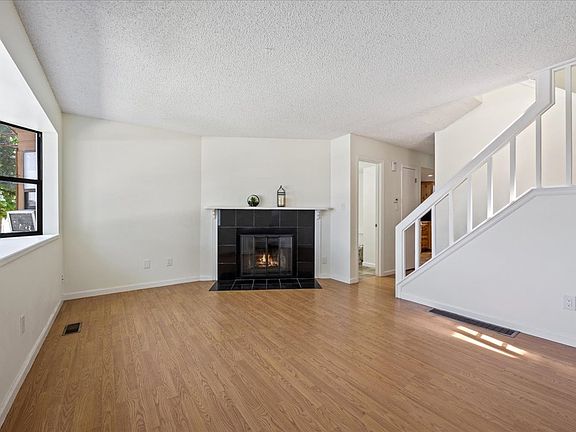 4th image of 303 Quebec Ave