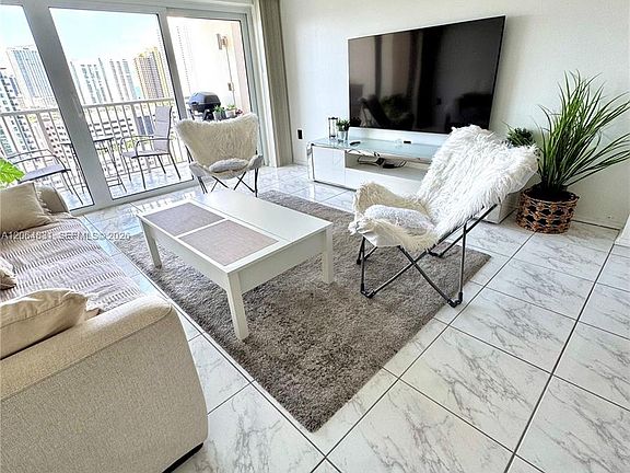 3rd image of 300 Bayview Dr APT 1603