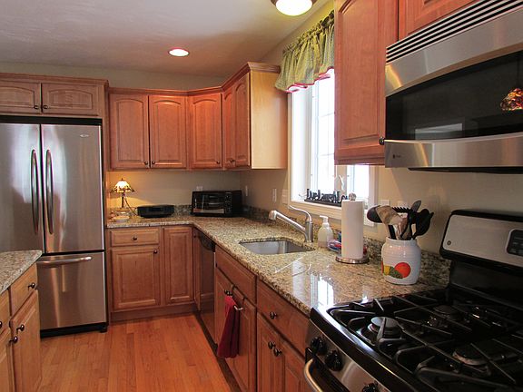 3rd image of 171 Crosby Street Ext