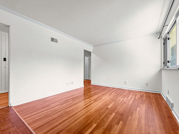 5th image of 1135 Meadowlark Dr