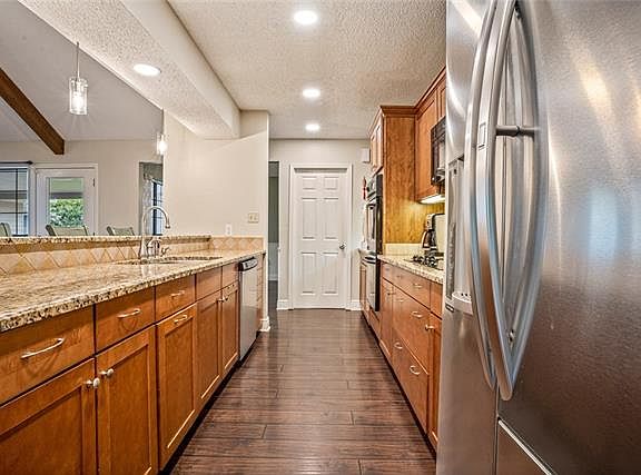 4th image of 289 W Essex Dr