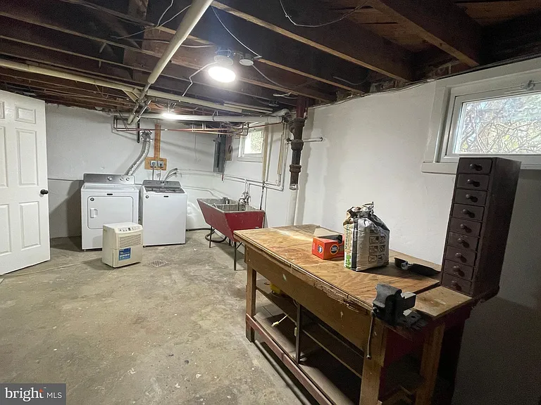 2924 Marshall St — Photo 36