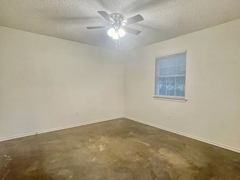 1629 Gordon St — Photo 7