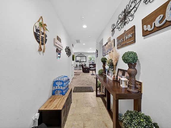 4th image of 975 Topaz Avenue