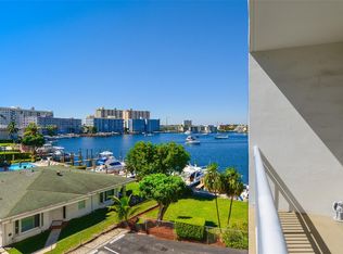 126 Golden Isles Dr APT 42A, Hallandale, FL 33009