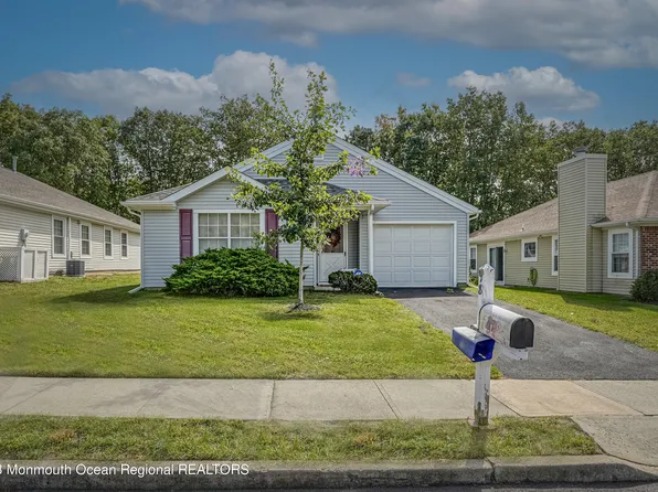 98 Pine Oak Boulevard, Barnegat, NJ 08005