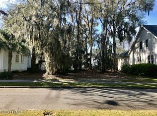 8 Tuscarora Trl, Beaufort, SC 29906