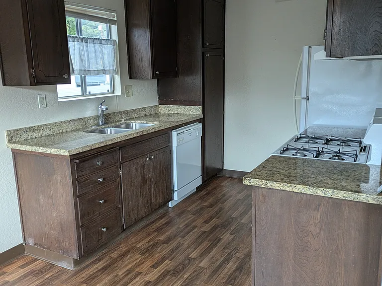 910 W Church St #3 — Photo 6