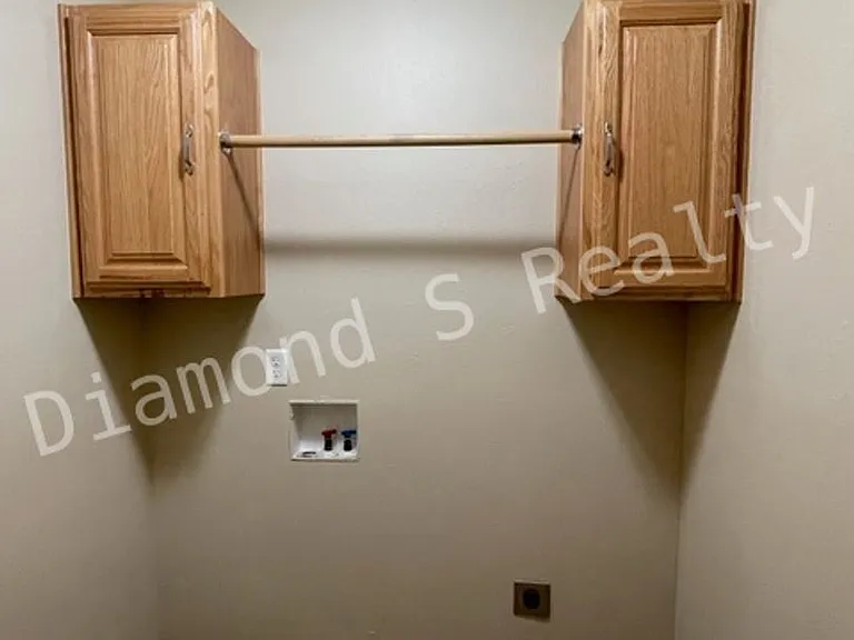 2415 W High St — Photo 15