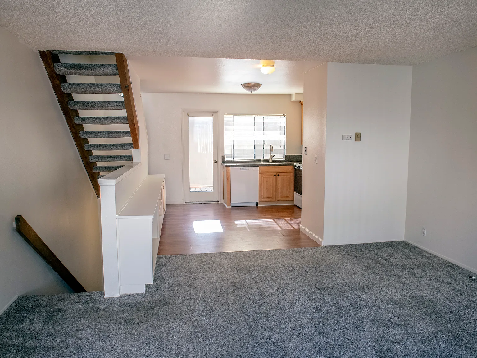 2 bed, 832 sqft, $3,500 — Photo 2