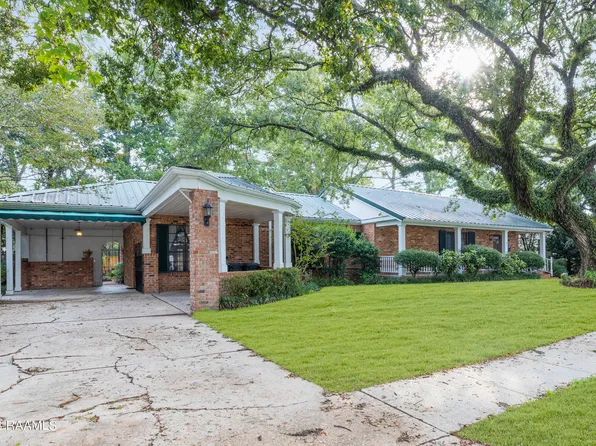 208 Country Club Dr, New Iberia, LA 70563
