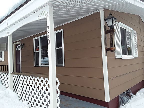 2nd image of 220 W Carbon St
