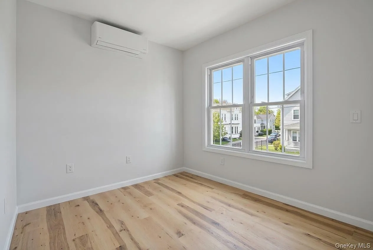 3 bed, 1.5 bath, 1424 sqft, $2,700 — Photo 4