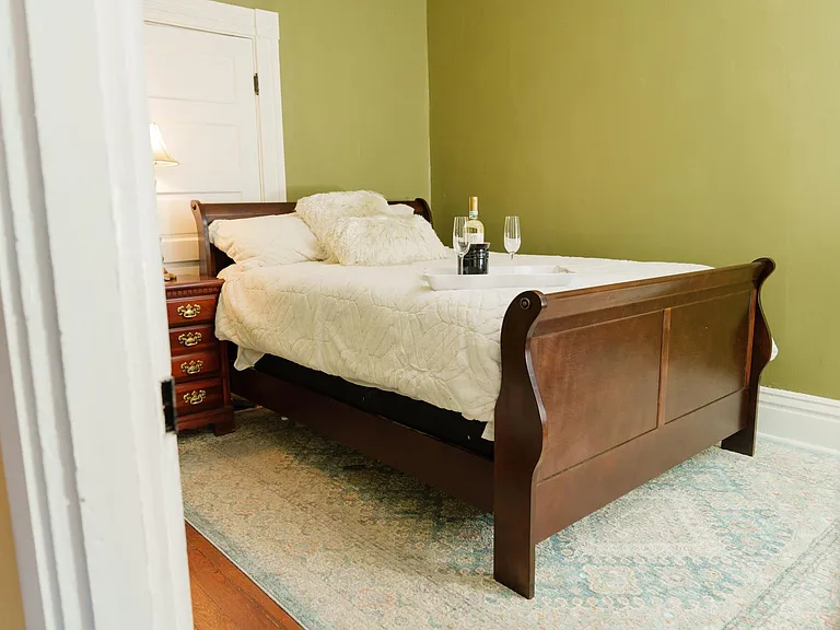 326 Blackburn Ave — Photo 4