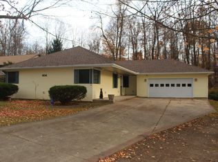 404 Parkwood Dr, Jonesville, MI 49250