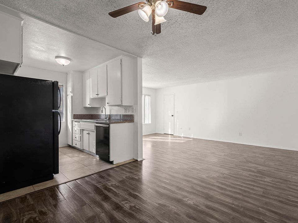 1st image of 5900 Reseda Blvd #115