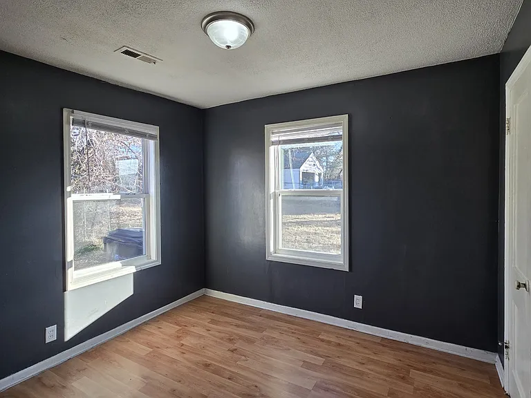 1332 N Erie St — Photo 21