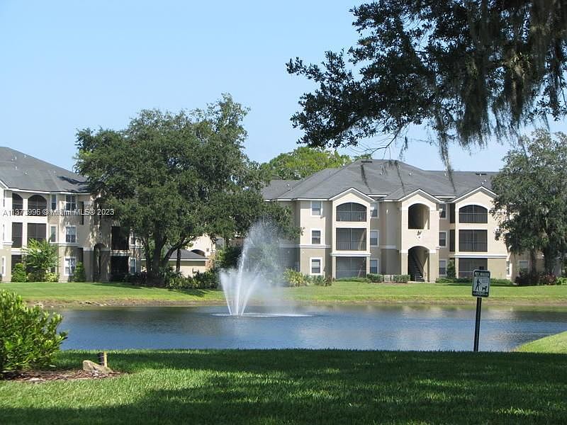 1st image of 940 Village Trl #307
