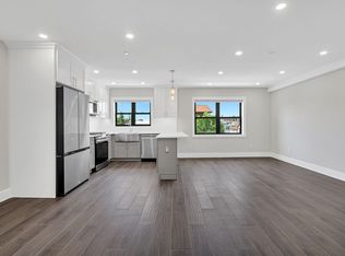 21-15 42nd St #3, Astoria, NY 11105