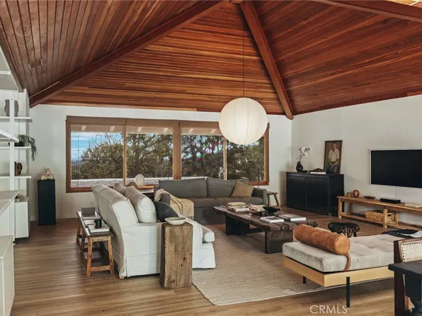 2061 Valhalla Dr, Santa Ana, CA 92705