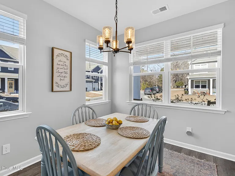 3647 Roseblossom Dr — Photo 17