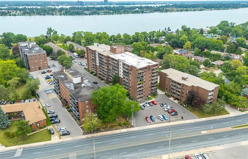 2 bed, 1.5 bath, 1250 sqft, $2,400 — Photo 1