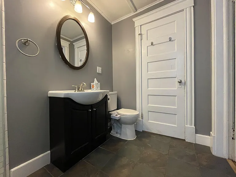 801 University Ave NE — Photo 16