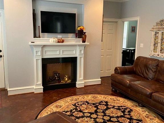 2nd image of 1051 S Donnybrook Ave